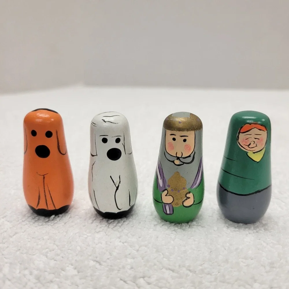 Wooden Minature Nativity Barn w/ 10‎ nesting figurines